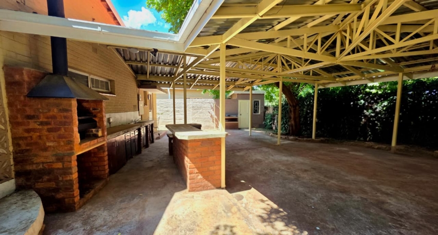 To Let 3 Bedroom Property for Rent in Flamwood North West